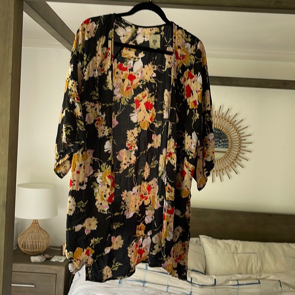 Billabong floral kimono